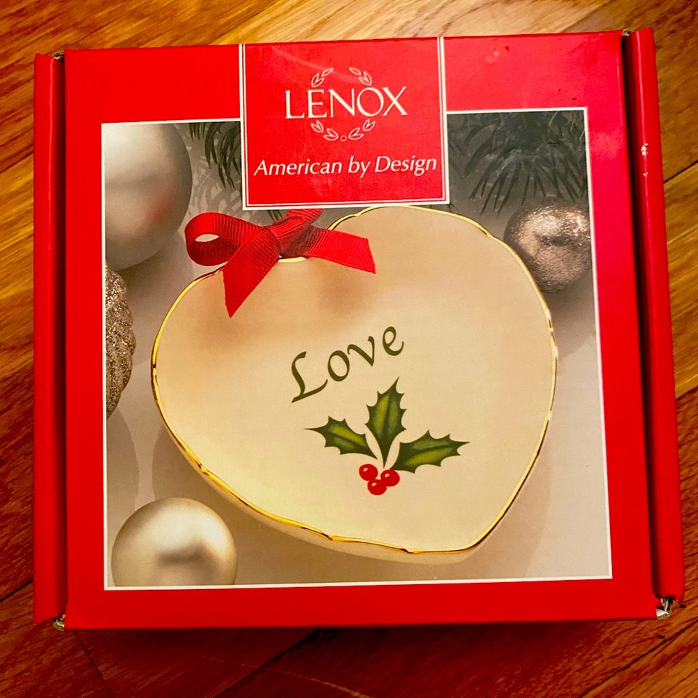 Lenox heart dish